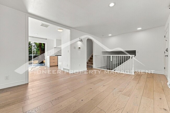 Building Photo - Charming Home with Washer/Dryer and 2-Car Garage