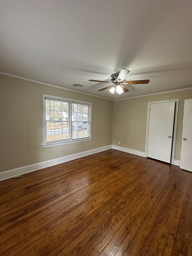 Building Photo - Normaltown Home Move-in ready