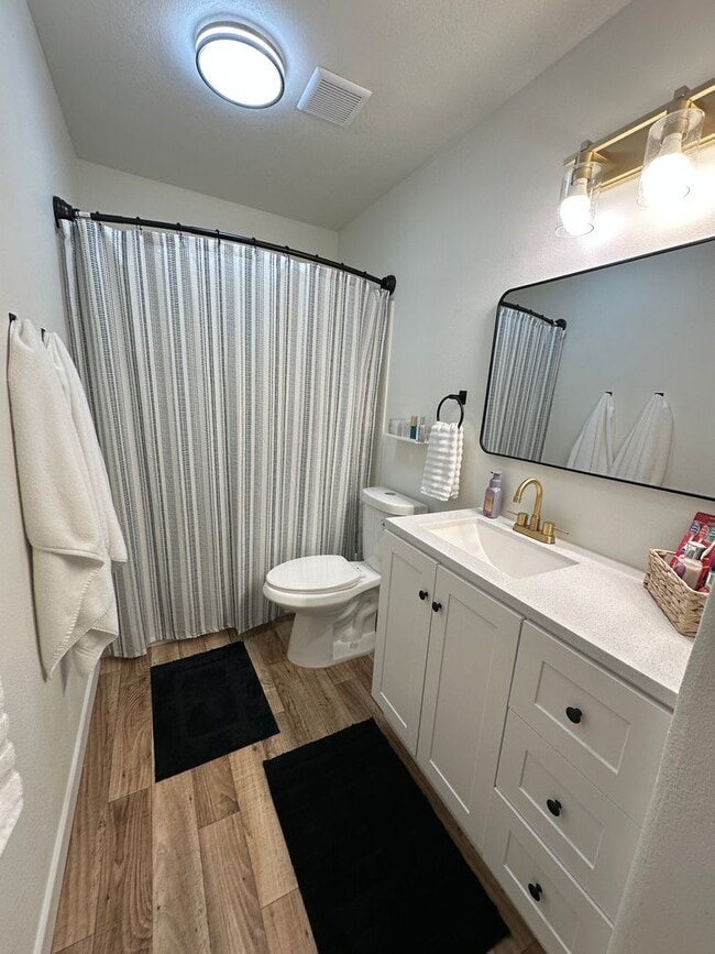 Building Photo - Partially furnished condo in Orem