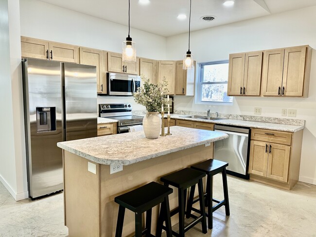 Building Photo - 2196 3rd St