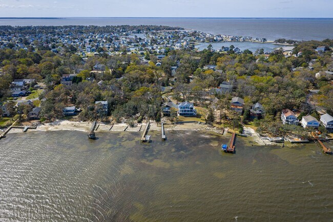 Building Photo - 219 Patane