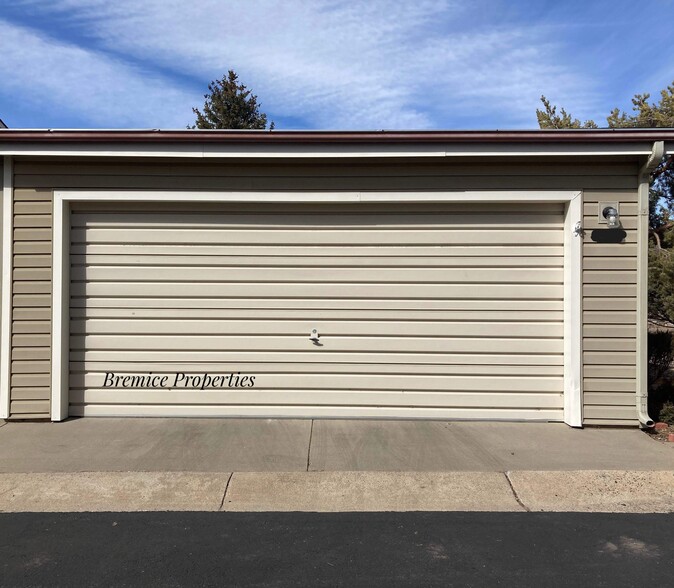 2 Car Garage - 345 Rim Rock Cir
