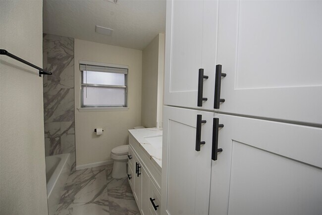 Building Photo - 309 E X St