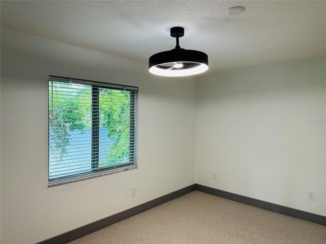 Building Photo - 1304 E Gore St