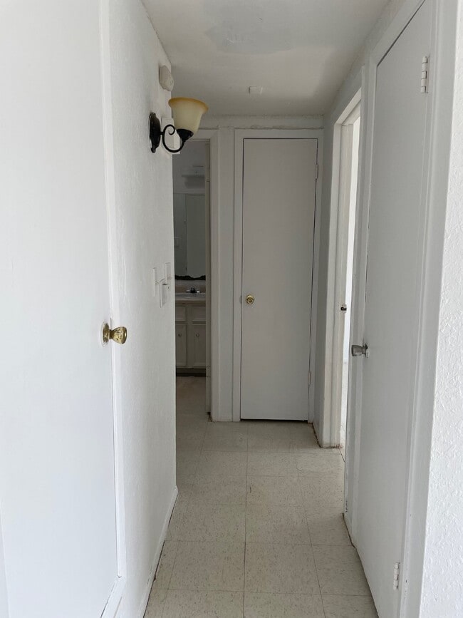 Building Photo - 8154 St Andrew Ln