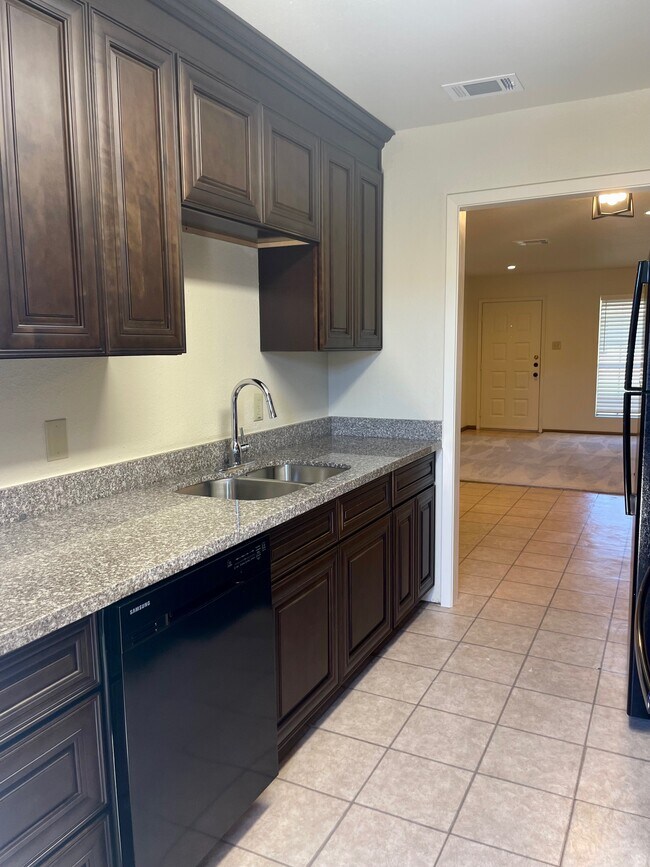 Building Photo - 5458 Folsom Dr