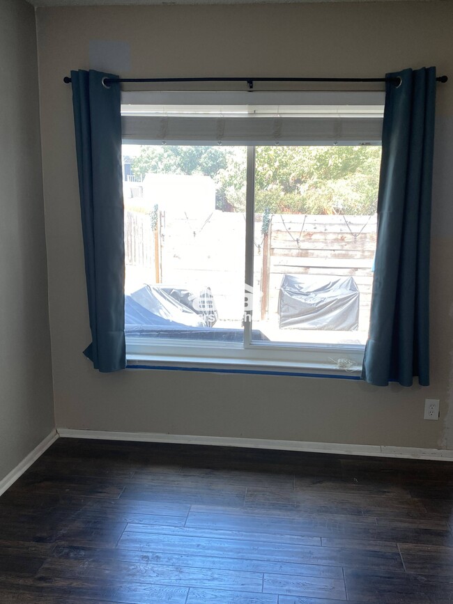 Building Photo - 2439 Karat Dr