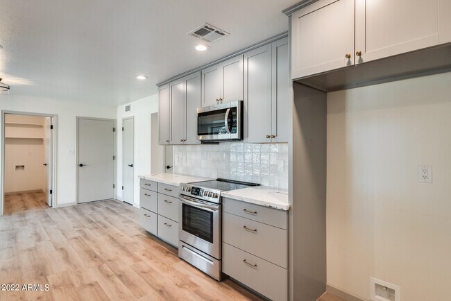 Building Photo - 4402 W El Camino Dr