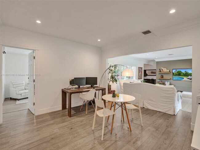 Building Photo - 13555 SW 74th Ave