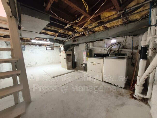 Building Photo - 1141 Emmett St