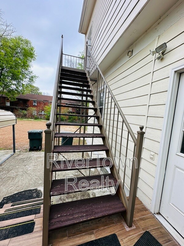 Building Photo - 215 N Bellevue Blvd