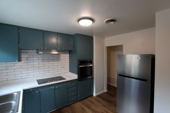 Building Photo - 1612 N San Francisco St