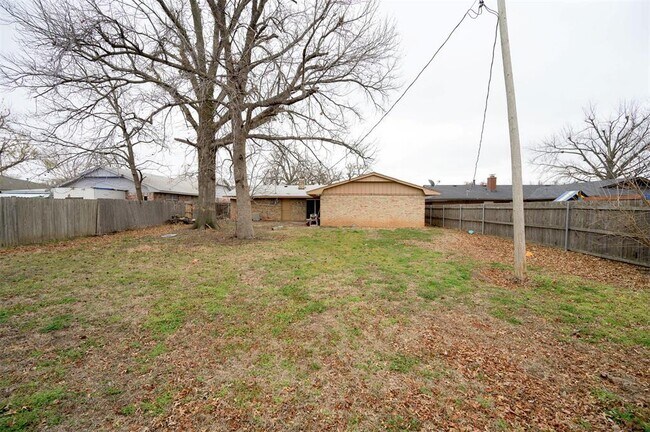 Building Photo - 1621 Kavel Dr