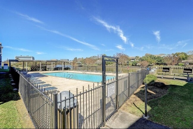 Building Photo - 18519 Egret Bay Blvd