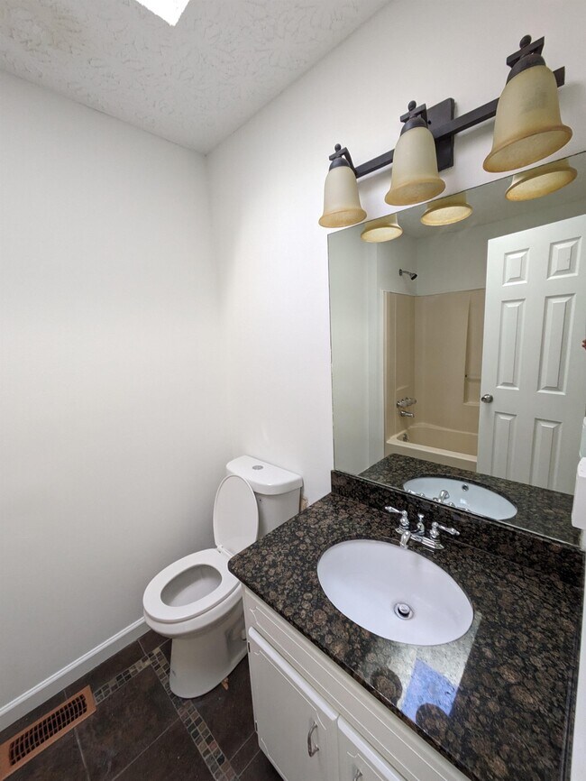 Building Photo - 810 Allatoona Crest