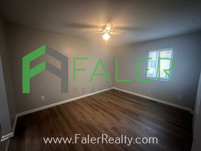 Building Photo - Update 2 bedroom condo - Move in ready!