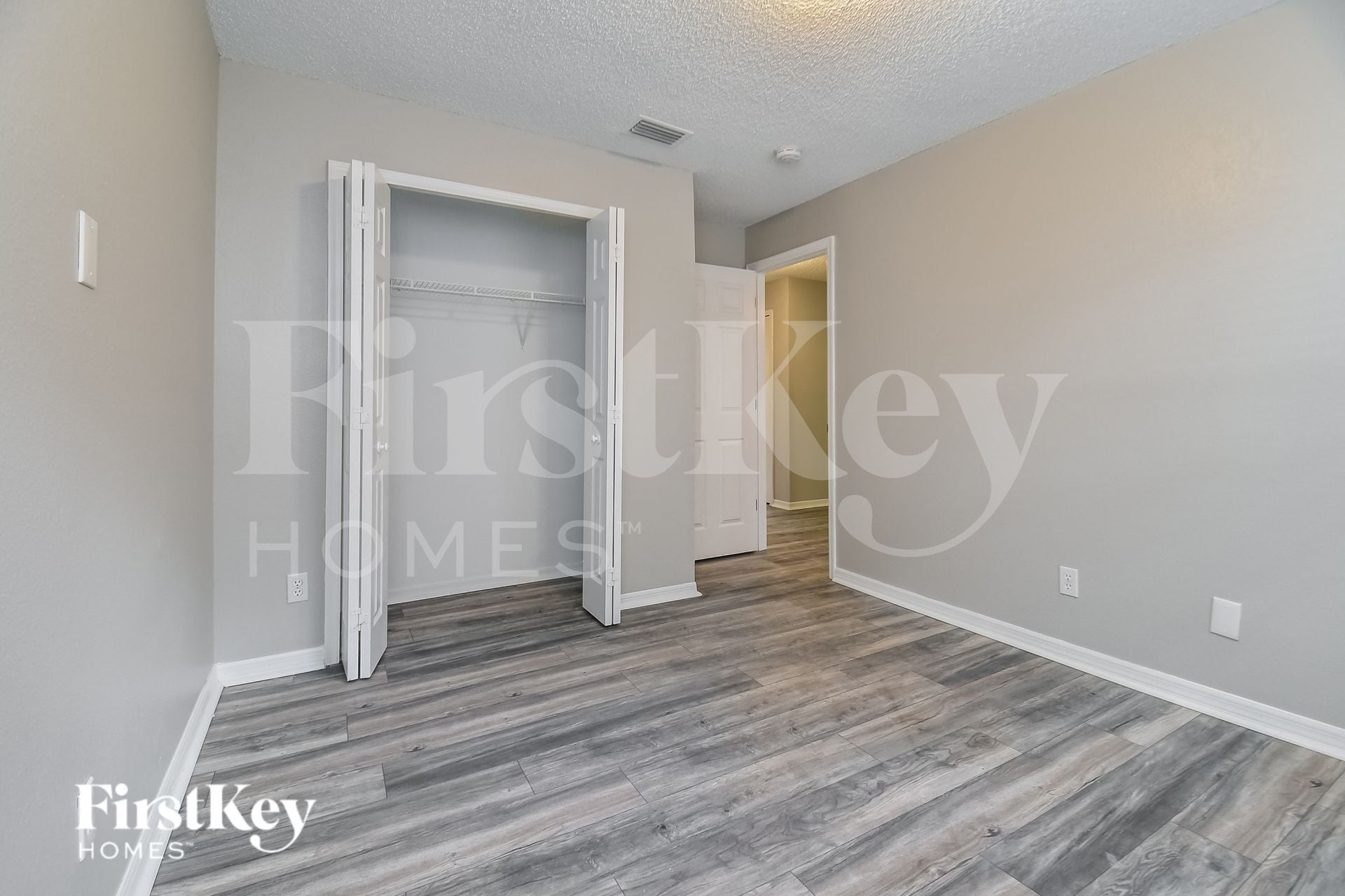 Building Photo - 707 Vía Milano