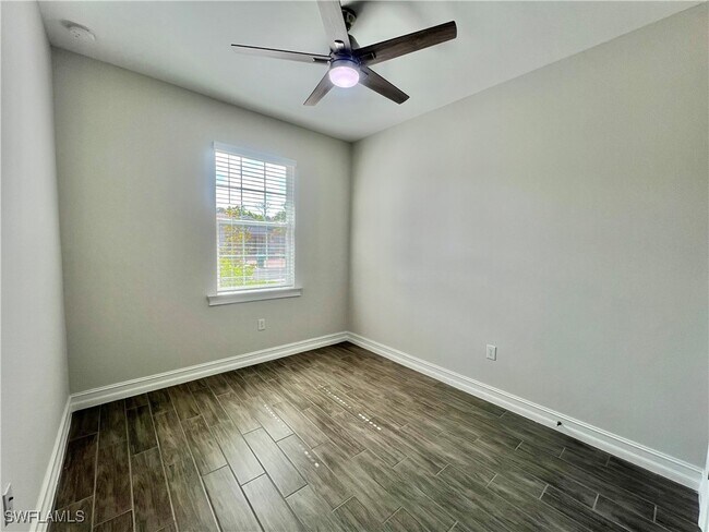 Building Photo - 1233 Enbrook Lp