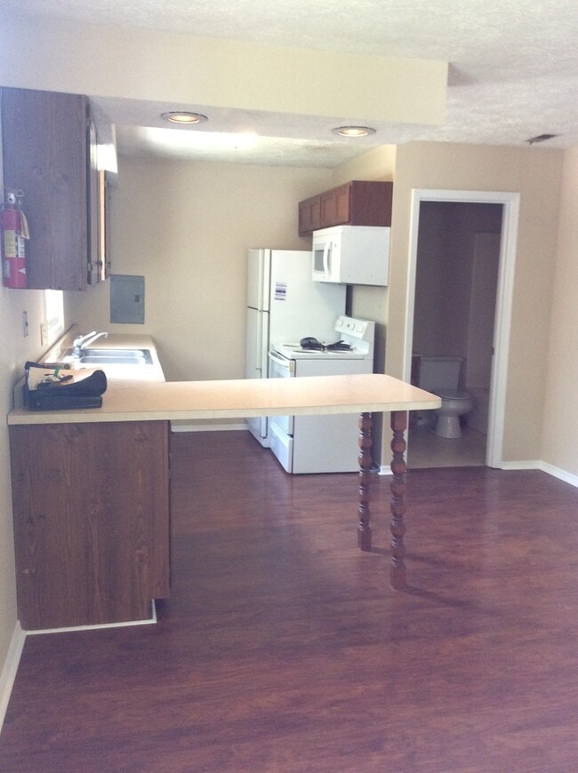 Building Photo - Available August 18th, 2026!