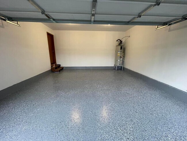 Building Photo - 16522 Mimosa Ct SE