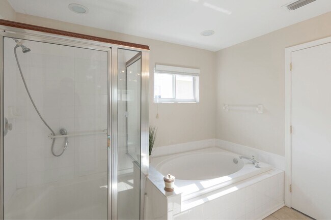 Building Photo - 2711 Breakwater Ct