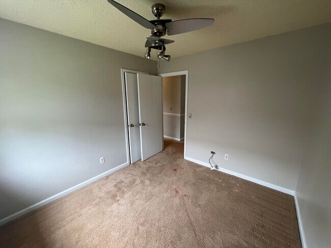 Building Photo - MOVE IN SPECIAL: $1000 OFF 1ST MONTH'S RENT!**