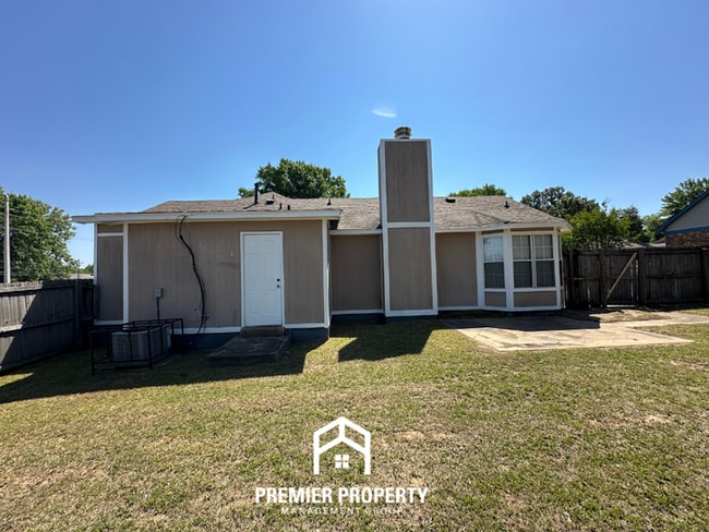 Building Photo - Charming 3BR/2BA Near Germantown | Fireplace & Bay Window Dining