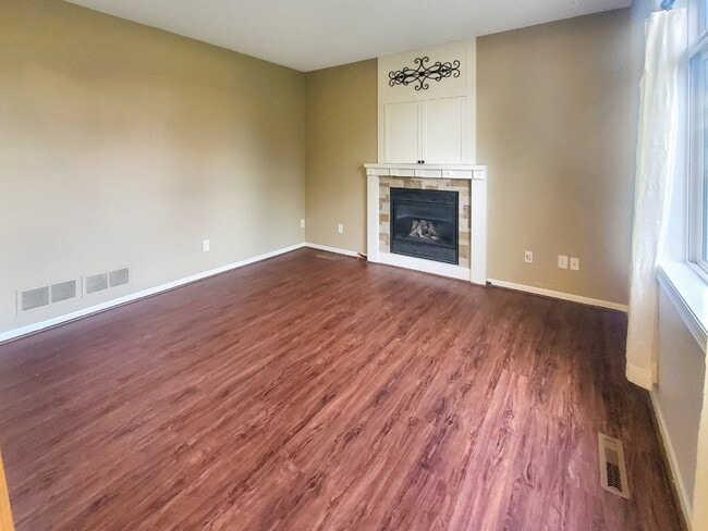 Building Photo - 3BR 2BA End unit Townhome in Stillwater