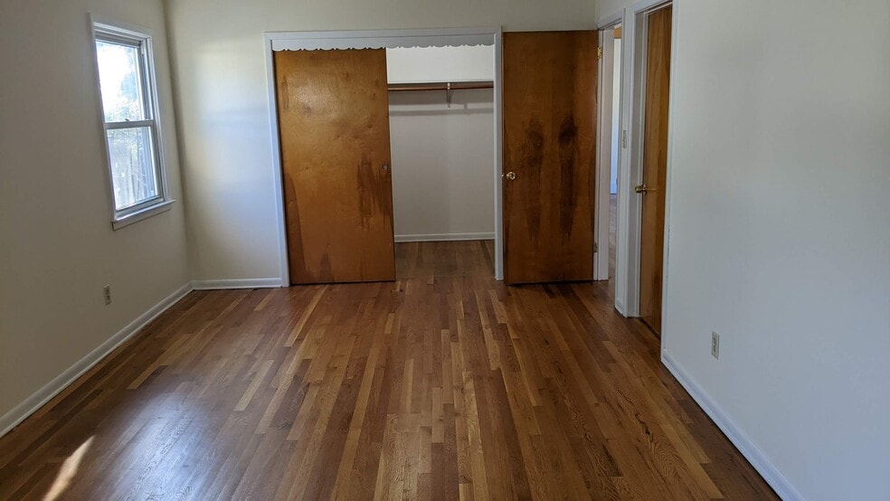 Building Photo - 116 Orient Way