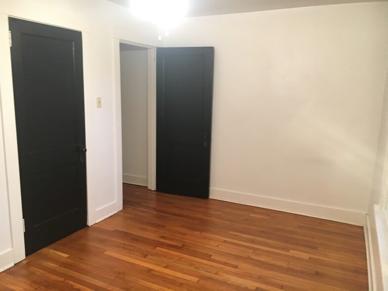 Building Photo - 912 Kennebec St