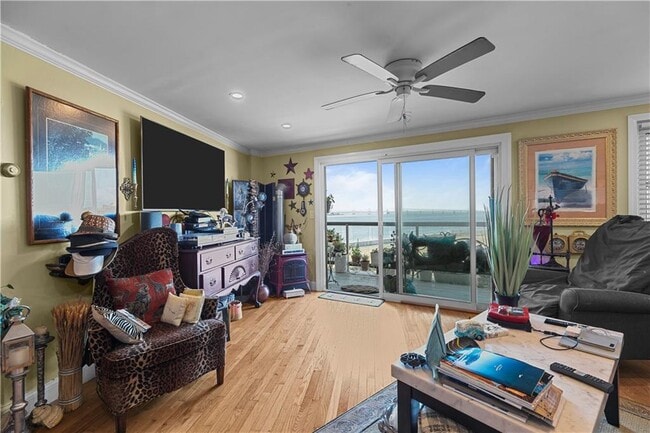 Building Photo - 1204 Capella S
