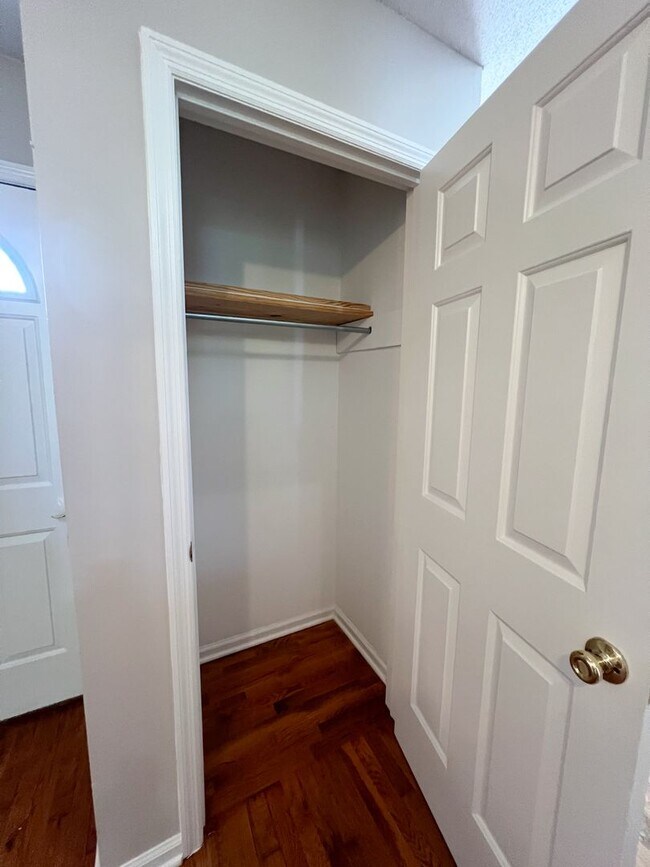 Building Photo - Gorgeous Single-Family Home! Large Deck, B...