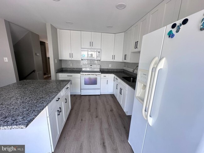 Building Photo - 5432 New London Park Dr