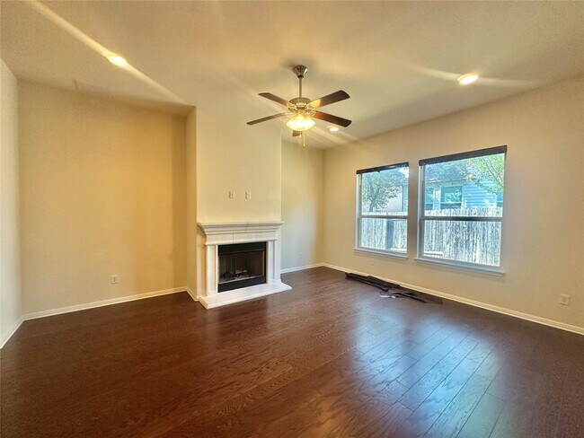 Building Photo - 911 Copper Lake Rd