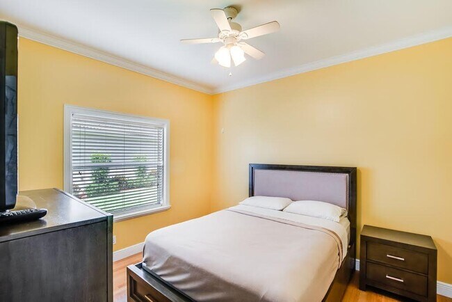 Building Photo - 3690 Old Lighthouse Cir