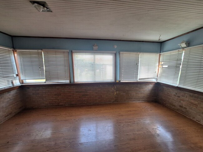 Building Photo - 18420 Sunset St
