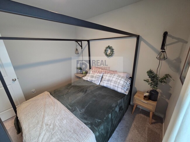 Building Photo - Check Out This Beautiful 4 Bedroom, 2.5 Bath Home!