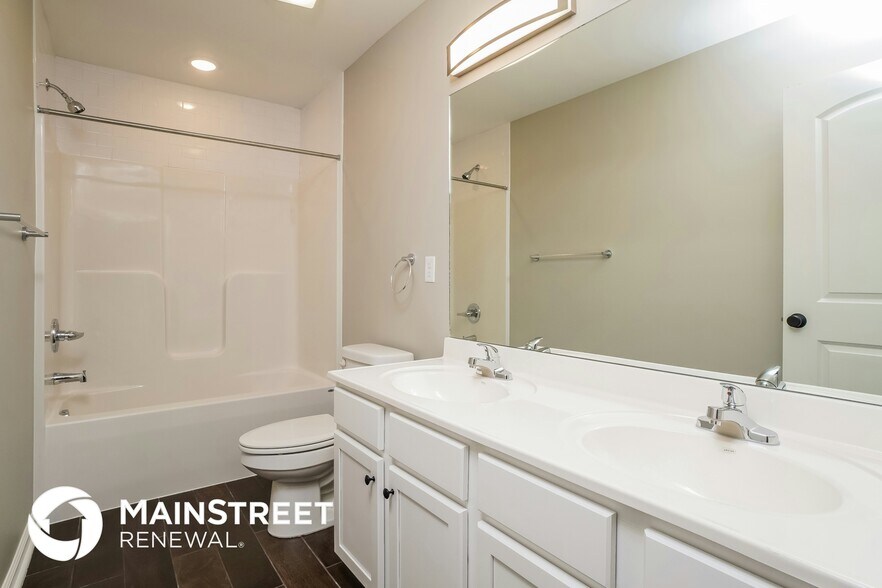 Building Photo - 2072 N Sarah Dr