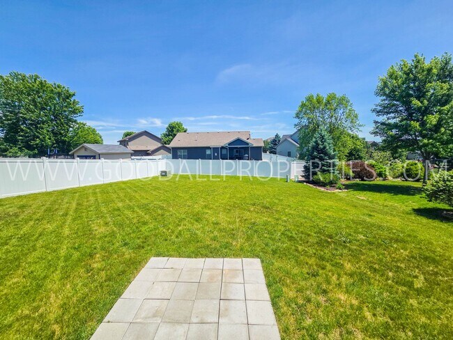 Building Photo - Summer Leasing Special: Lease this home for $2,000/month Urbandale Home in Waukee Schools