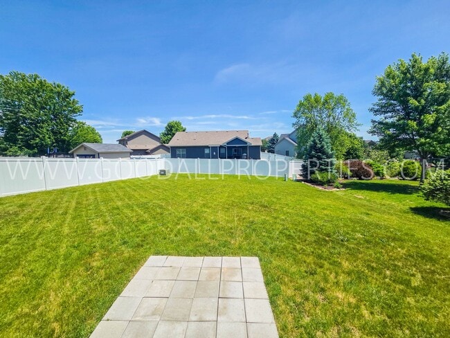 Building Photo - Urbandale Home in Waukee Schools with Office, Fireplace & 2-Car Garage