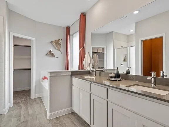 Building Photo - 15525 Charing Cross Dr