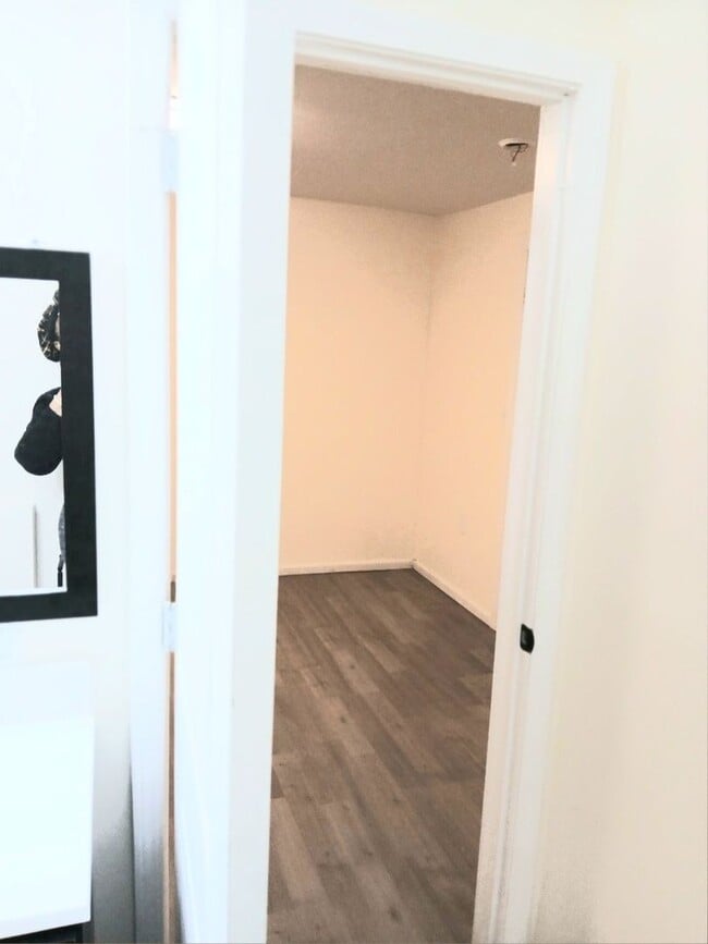 Building Photo - 408 Bowen Ave