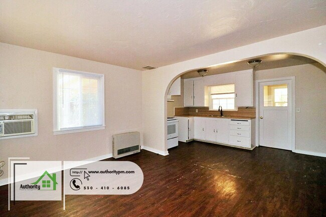 Building Photo - 5401 Rosswood St
