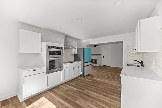 Building Photo - Beautifully Renovated Brick Home in a Quiet, Established Neighborhood