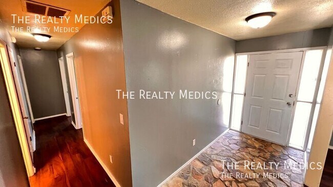 Building Photo - 1073 Leeward Dr