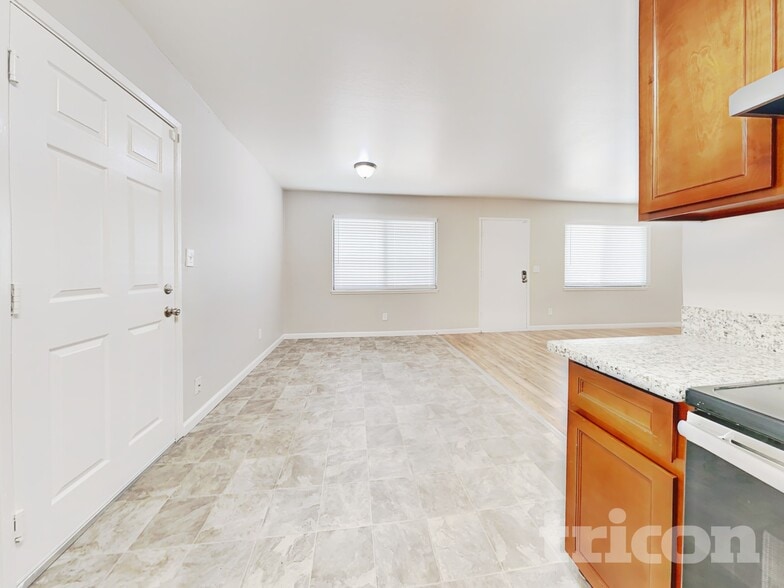 Building Photo - 1613 James St