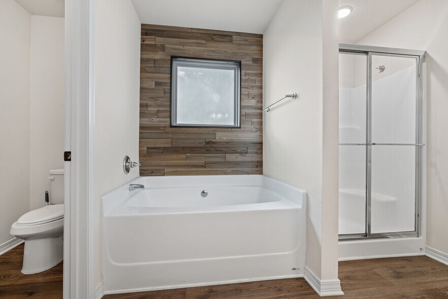 Building Photo - 5555 Peach Dr