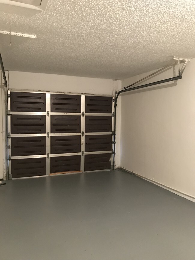 Building Photo - 1305 Periwinkle Pl