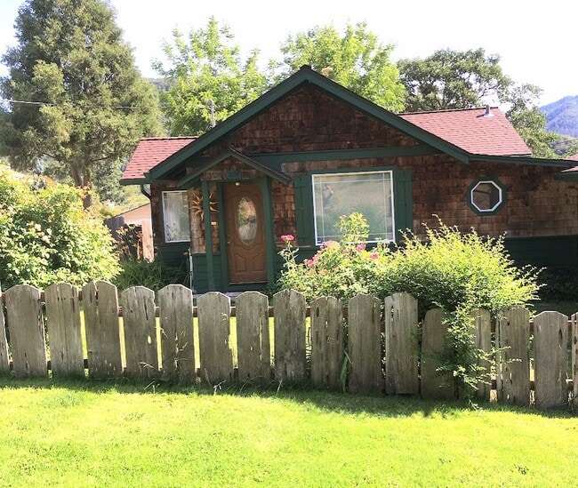 Primary Photo - 1036 6th Ave