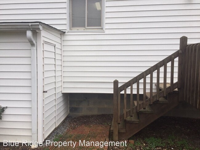 Building Photo - 549 N Holston River Dr